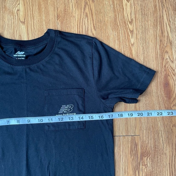 New Balance Black T-Shirt - Picture 7 of 11